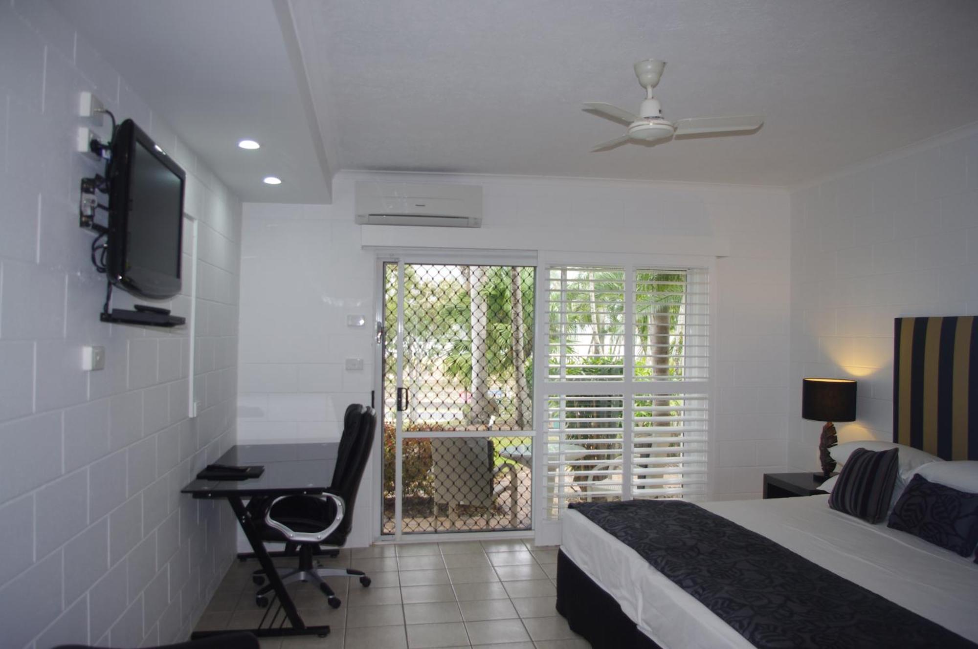 Colonial Palms Motor Inn Airlie Beach Εξωτερικό φωτογραφία