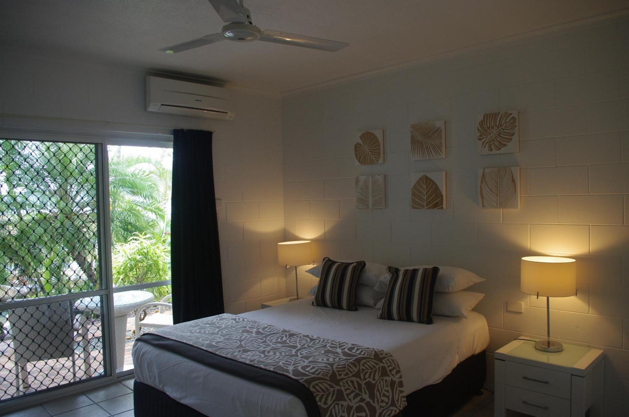 Colonial Palms Motor Inn Airlie Beach Εξωτερικό φωτογραφία