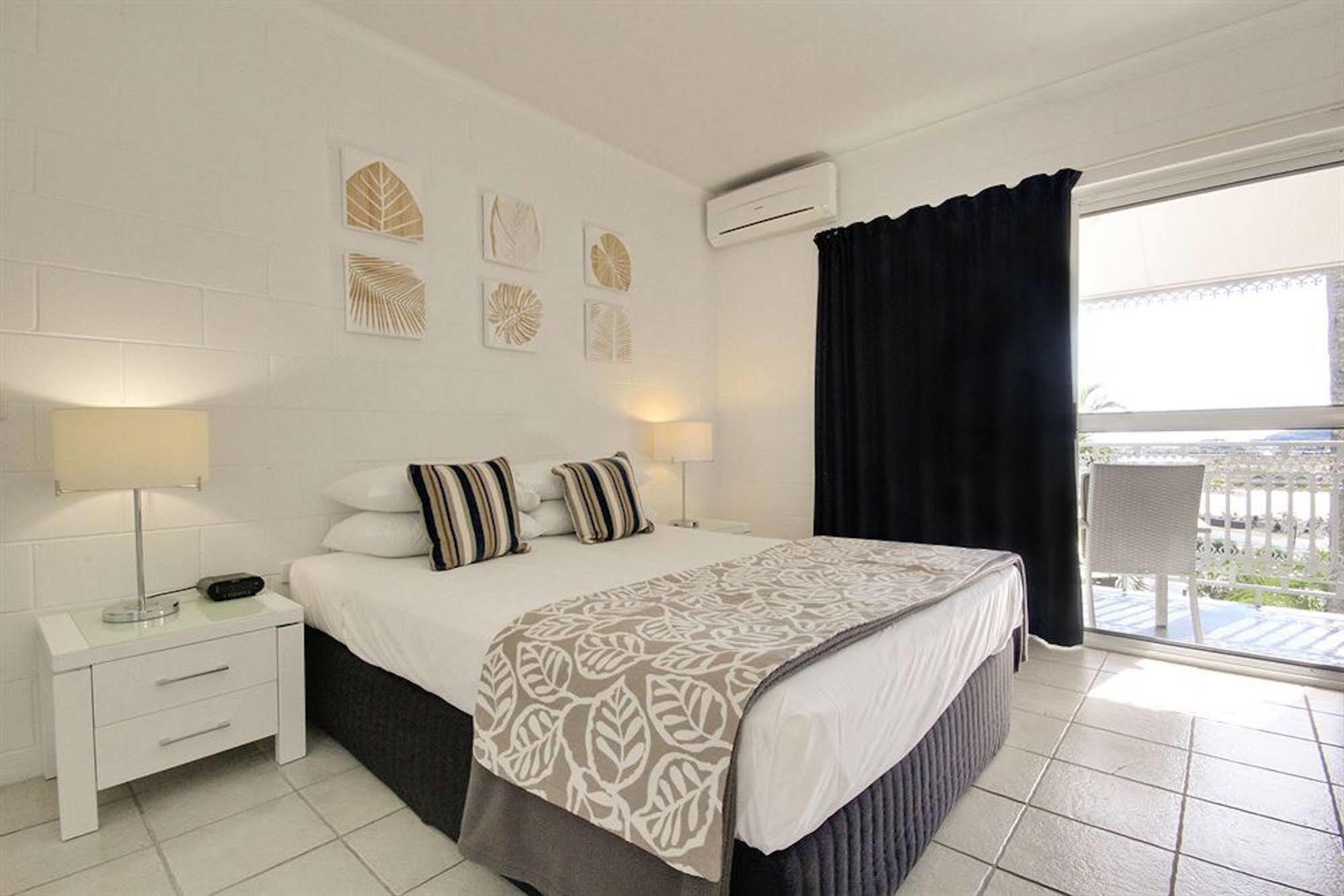 Colonial Palms Motor Inn Airlie Beach Εξωτερικό φωτογραφία